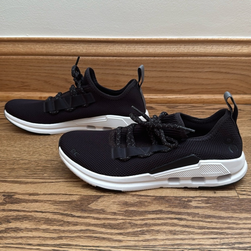 On Cloud NWOT Easy Running Shoes
